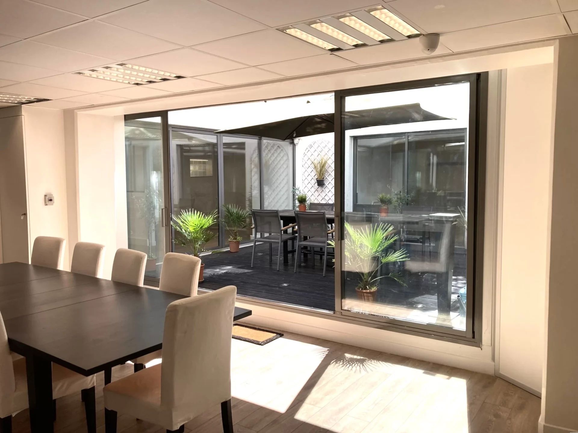 Bureaux avec patio privatif / Courbevoie